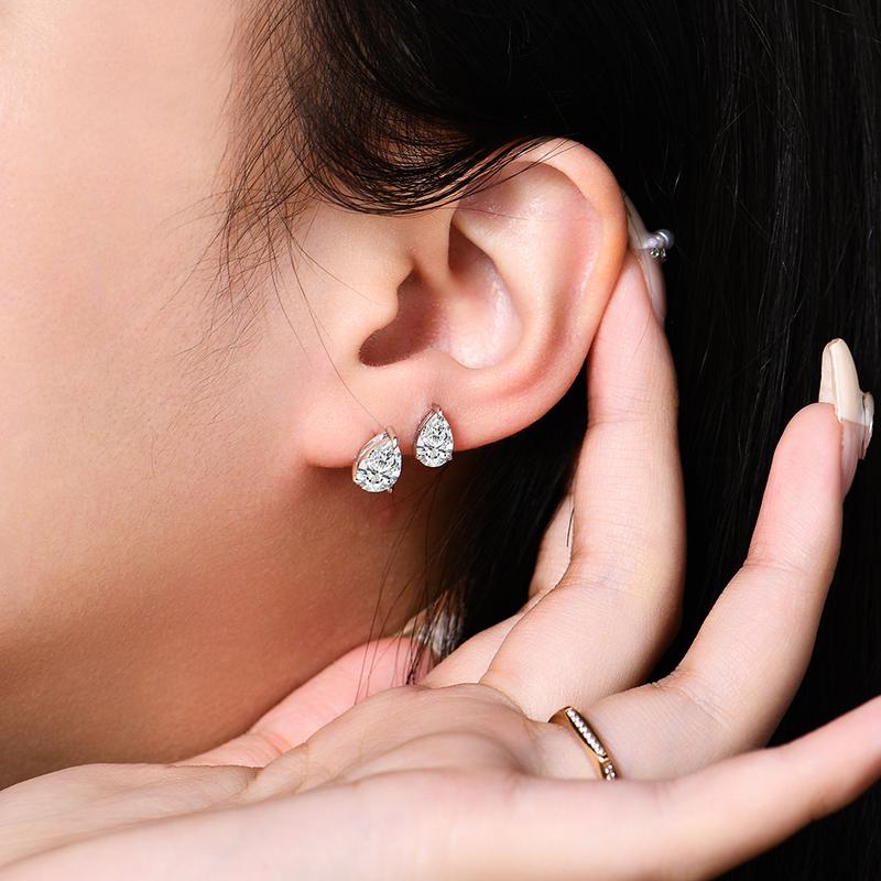 The 2CT Oval Moissanite Studs